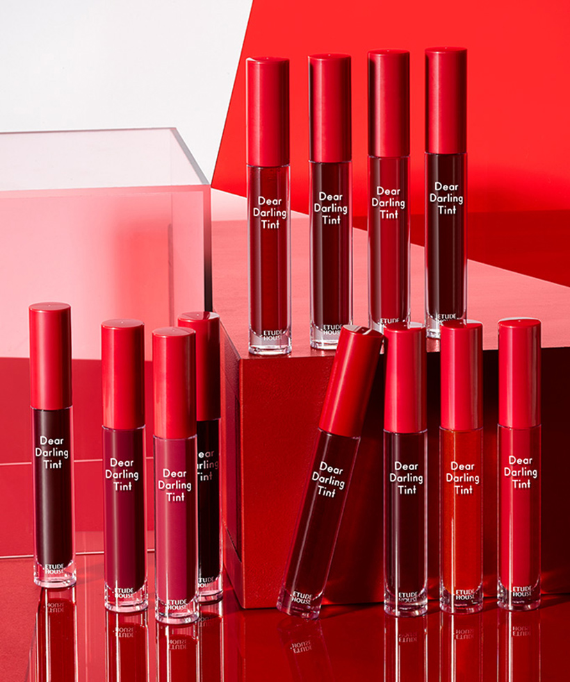 Etude Dear Darling Water Gel Tint ลิปทินท์สีเเน่น ให้สีปากสวยติดทน ทาง่ายไม่เป็นคราบไม่ตกร่อง  มีส่วนผสมสำคัญของวิตามินช่วยในการบำรุงริมฝีปากไม่ให้หมองคล้ำและไม่ทำให้ริมฝีปากแห้งแตกลอกหรือเป็นขุย